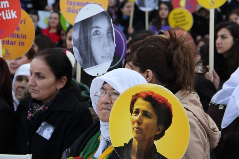 Folk i oprør efter mordet på 20-årige Özgecan
