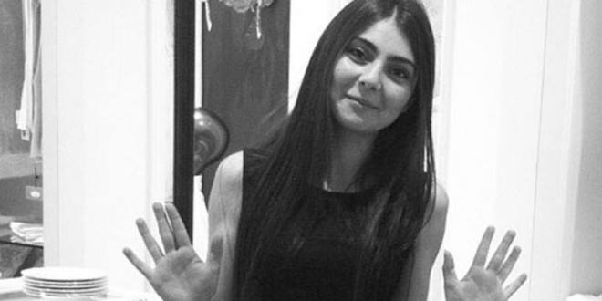 En 25-årig kvinde er død efter det tyrkiske politi skød hende under ransagning