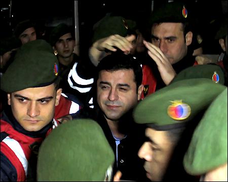 Selahattin Demirtas bragt til hospitalet