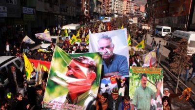Internationalister verden over marcherer for Abdullah Öcalan