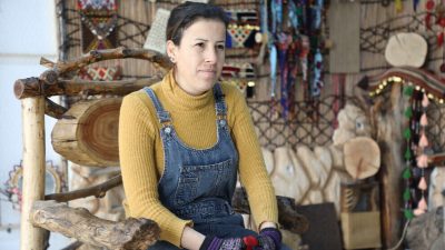 Cıhan, der arbejder som kunsthåndværker i Qamişlo