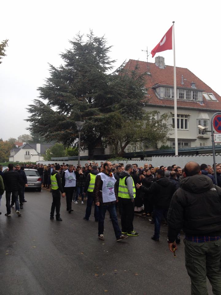 Provokation foran den tyrkiske ambassade