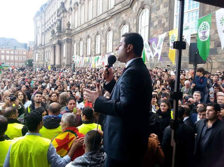 Anklager kræver Selahattin Demirtas bag tremmer i 142 år