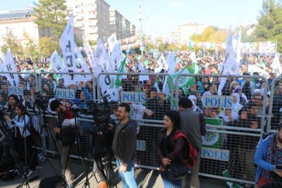 Tusinder samles for Öcalans frihed i Amed