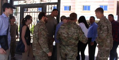 Amerikansk delegation besøger Manbij