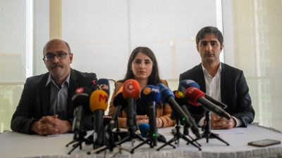 Öcalan får besøg af sine advokater