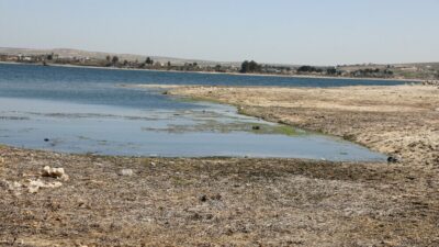 Den tyrkiske stat afskærer vandforsyningen fra Eufrat-floden som en særlig krigsmetode