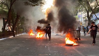 Protesterne fortsætter i Iran og Østkurdistan